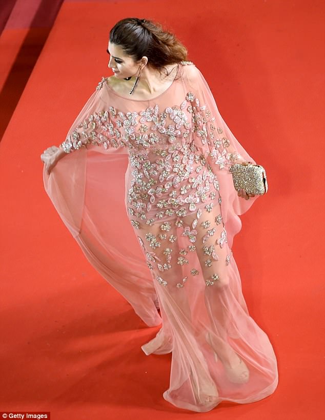 Dàn Sao khoe sắc vóc quyến rũ trên thảm đỏ Cannes ngày 9 Dàn Sao khoe sắc vóc quyến rũ trên thảm đỏ Cannes ngày 9